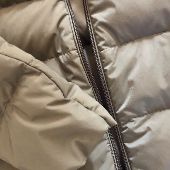 Uniqlo ultra light hooded down puffer coat - Picture 4 of 4